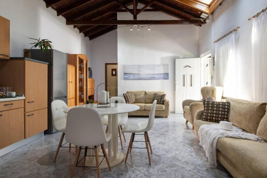 Nuestro Jardin Villa Сикия Екстериор снимка